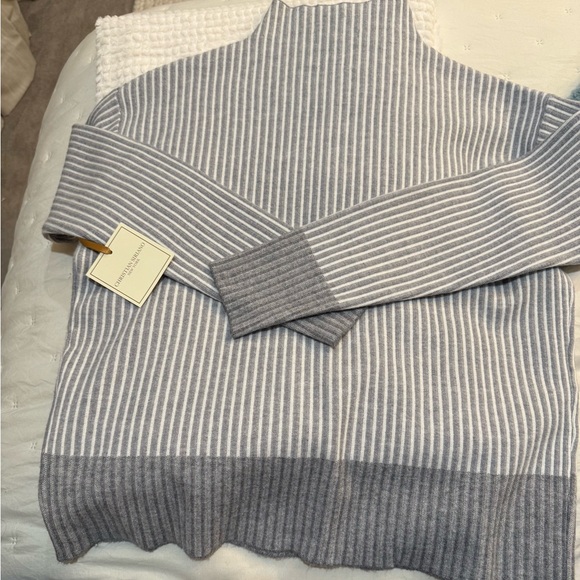 Christian Siriano Women’s Matching Sweater and Beanie Gray and White Size S NWT - Picture 2 of 6